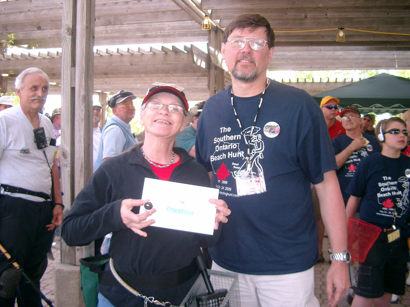 Lynn & Gerry - Lynn winner of the Gold Early Bird Draw